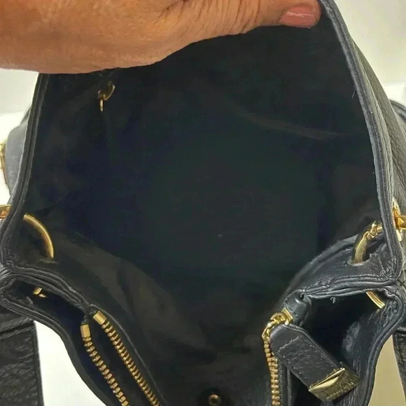 Michael Kors Black Leather Shoulder bag with Gold Hardware Zipper - Picture 11 of 16